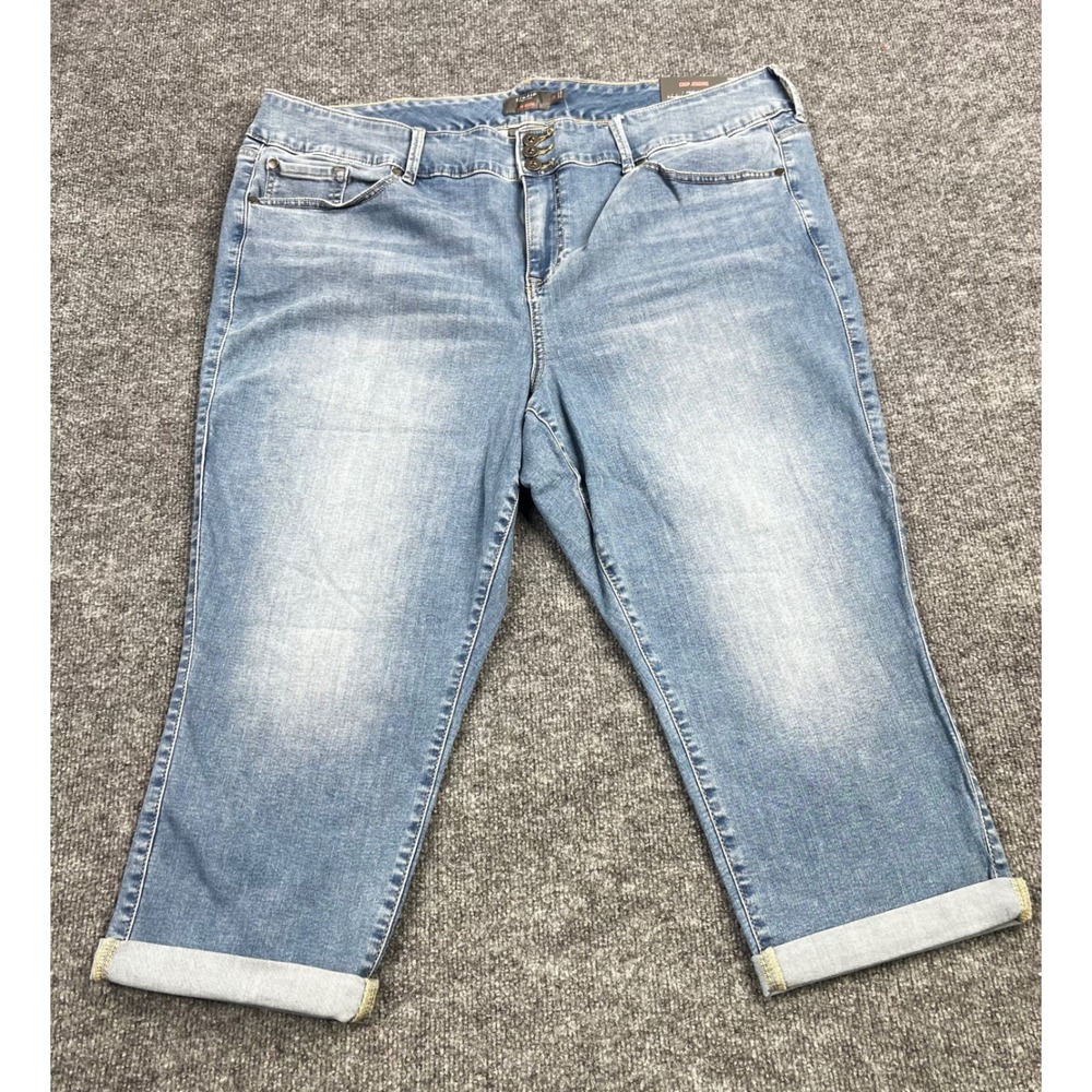 Torrid Crop Jegging Size 26 Light Wash High Rise 3-Button Super Soft Denim Jeans